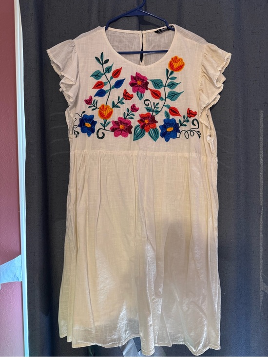Dresses & Skirts - Embroidered white Casual Women's Dress with Flutter Sleeves